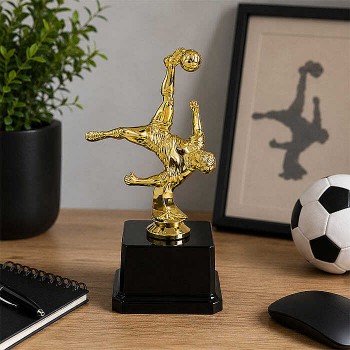 Rövaşata Futbolcu Ödül Kupası Altın - 135mm
